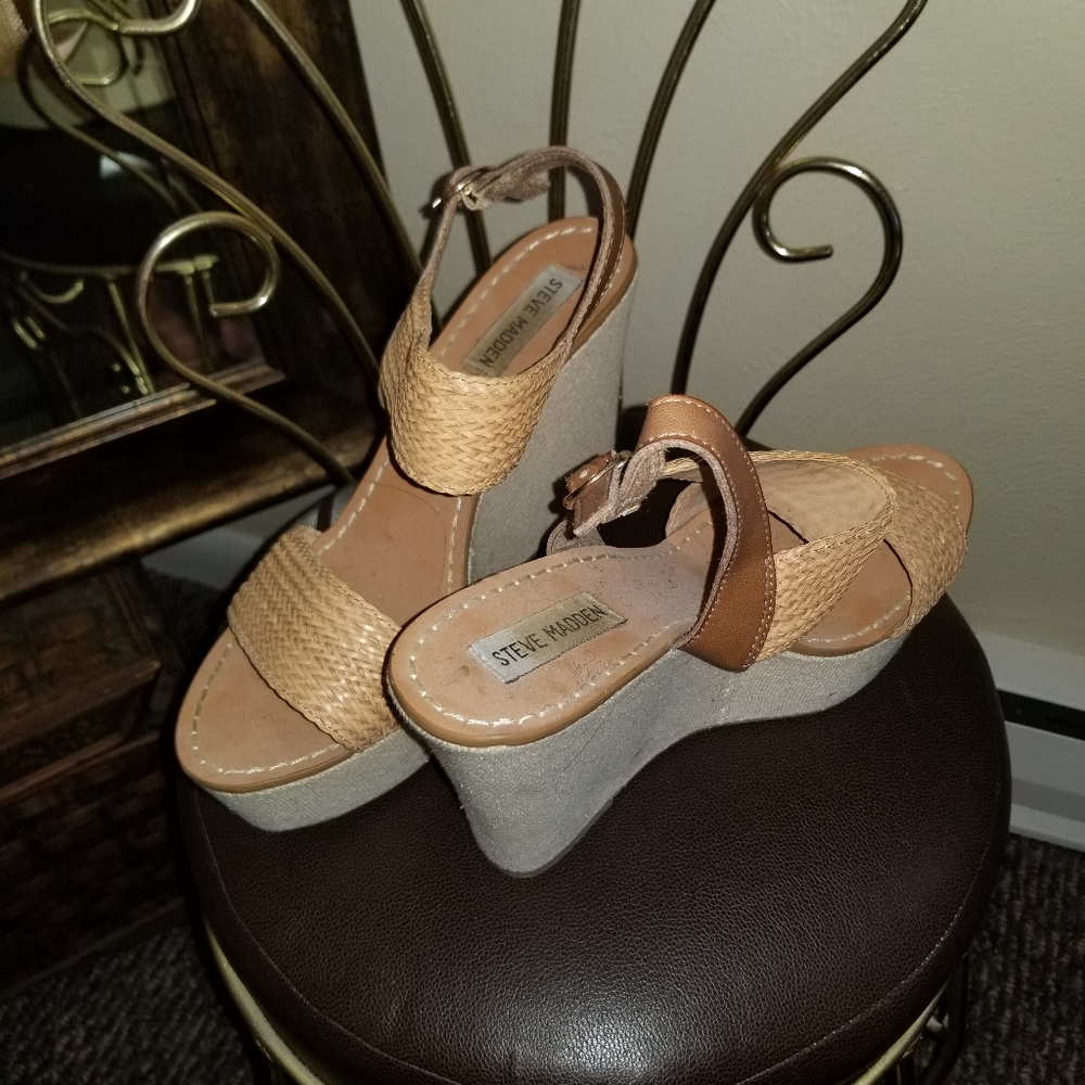 Steve Madden high wedge size 9.5